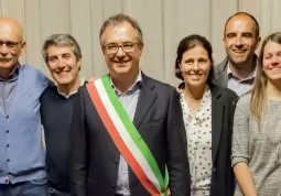 Il sindaco, Marco Gallo, con i componenti della giunta comunale: Ezio Donadio, Gianmichele Cismondi, Lucia Rosso, Diego Bressi, Beatrice Aimar